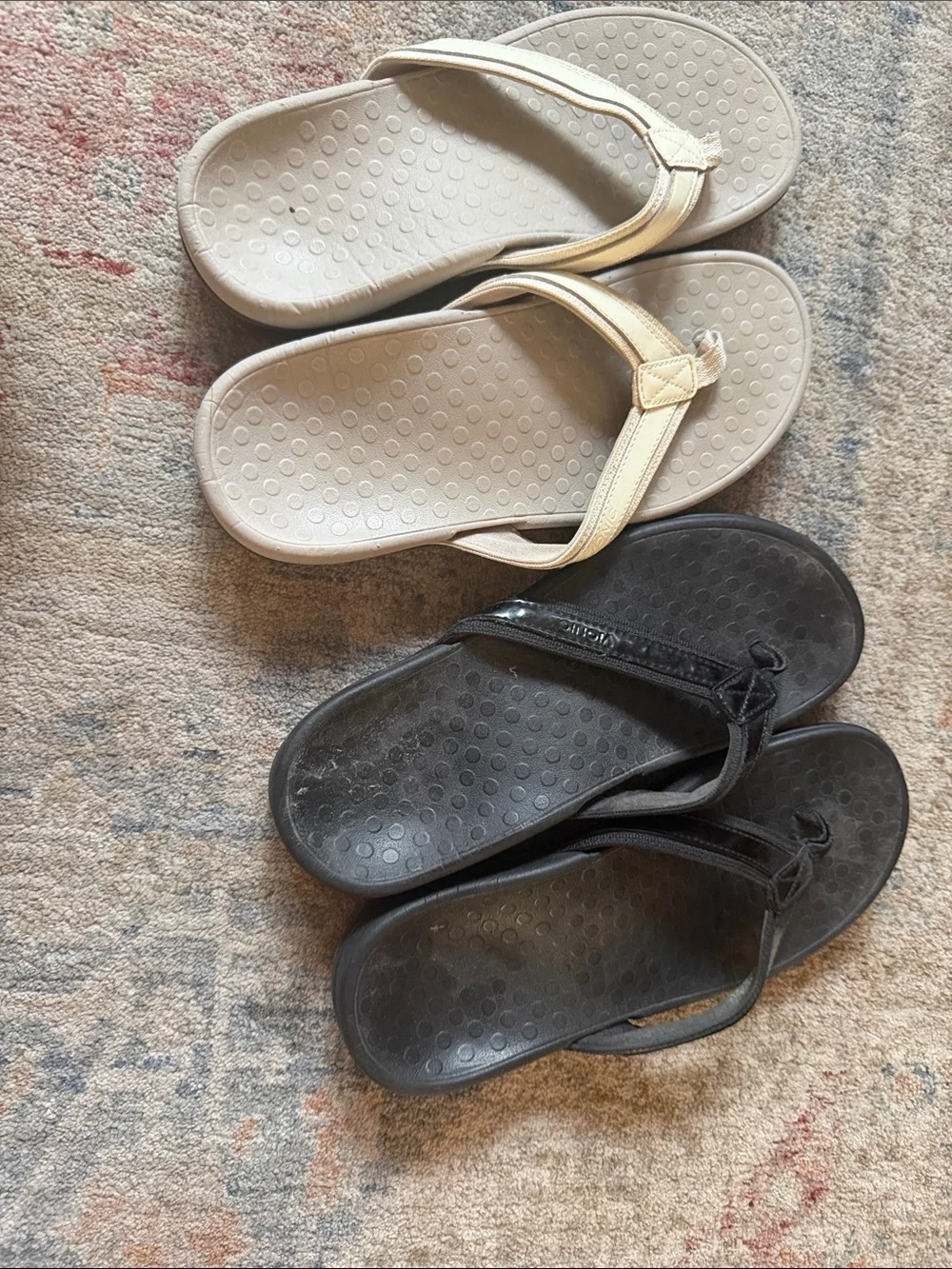 2 pair of Vionic Sandals Flip Flops in Black and Cream